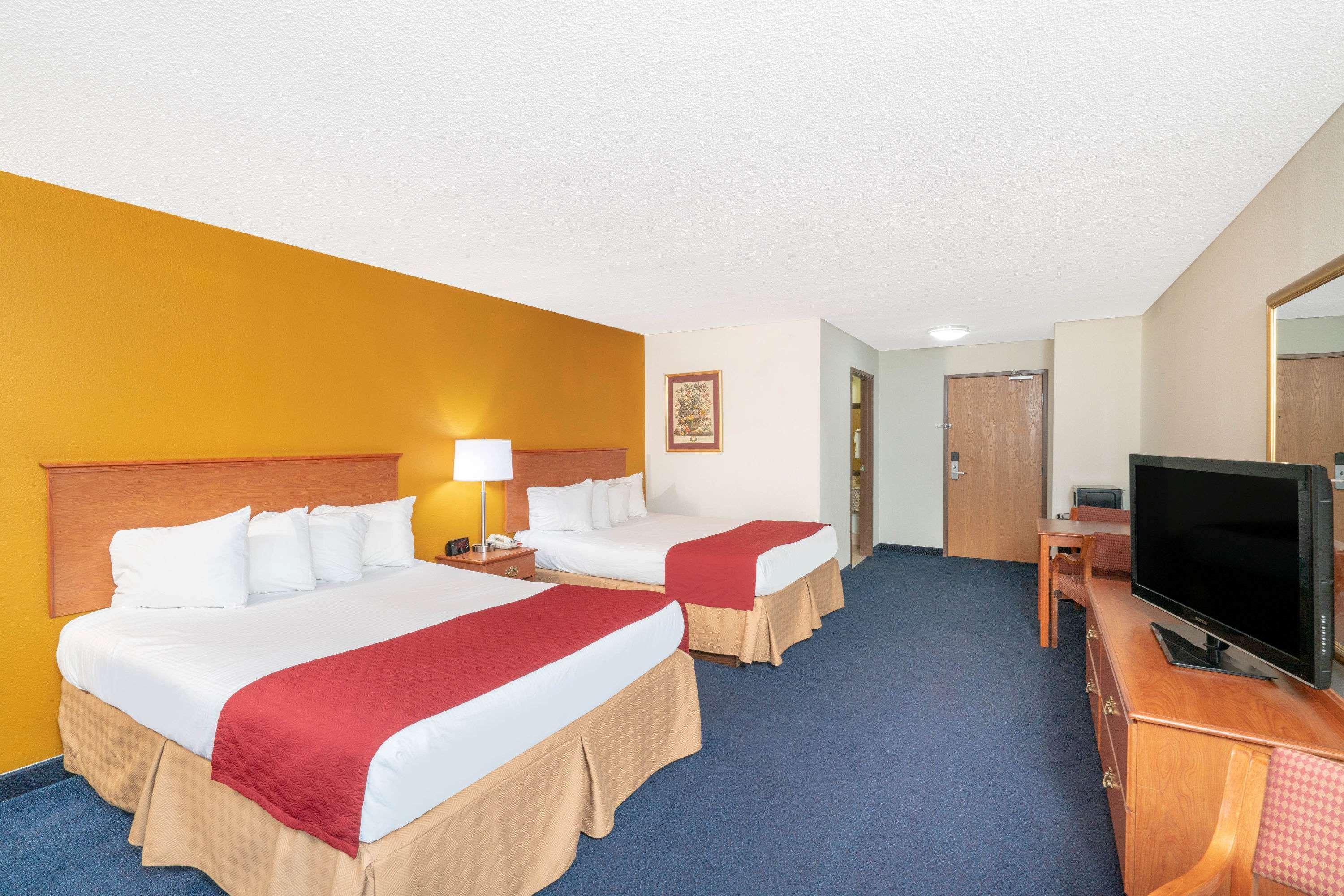 Baymont By Wyndham Hotel Albany